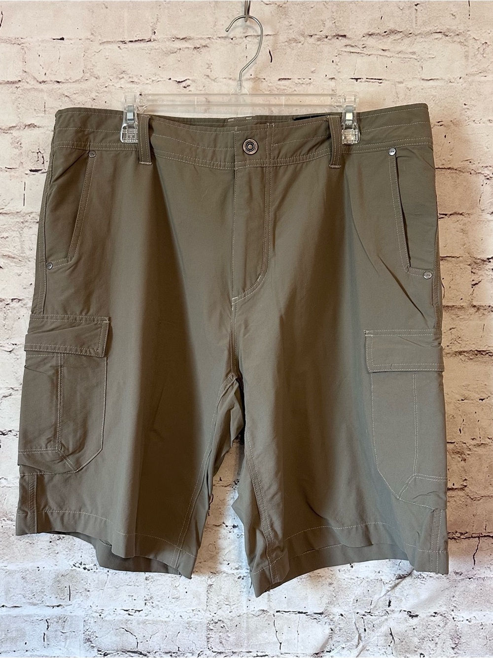 Kuhl  Men's Cargo Shorts in Olive/Dark Khaki